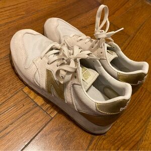 New Balance Shoes | Women’s New Balance 520 GS  | size 6.5 | beige | BARELY USED